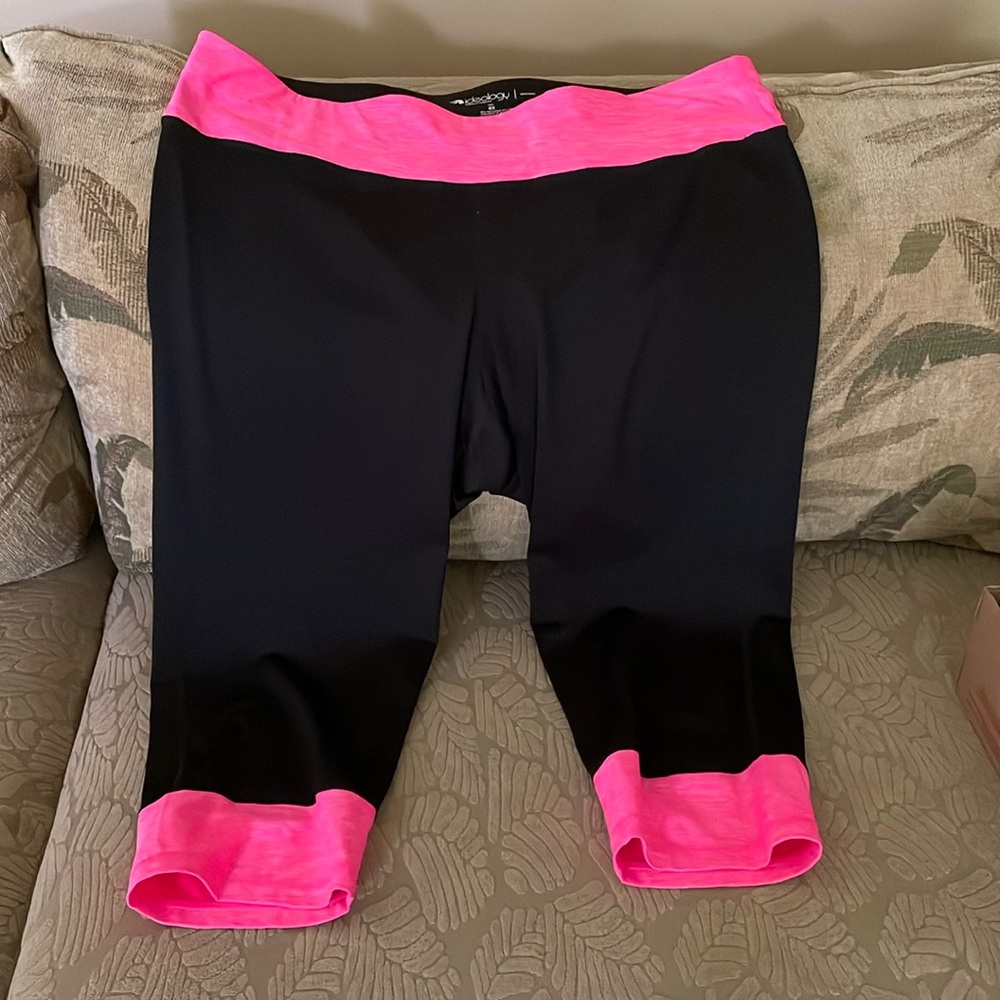 2x yoga or exercise capris